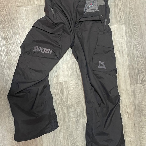 Burton Women’s Black Snowboarding pants - Picture 3 of 5
